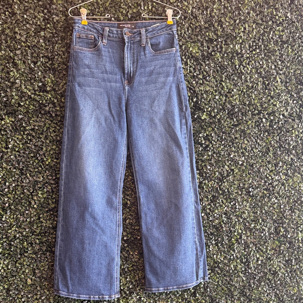 Just Black Women's Straight Leg Jeans in Medium Blue Wash